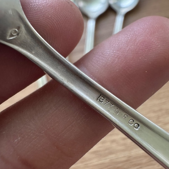 Set of 5 Vintage Governor Clinton Silverplate Teaspoons – Antique Monogrammed Fl - Picture 4 of 4